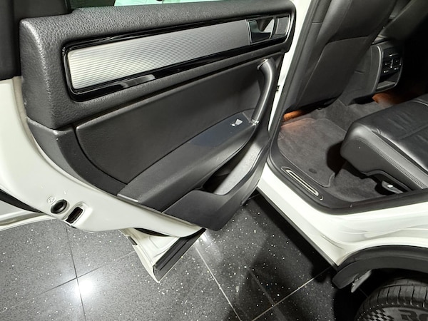 Used Volkswagen Touareg 2015 for sale - 76295939: Photo 53