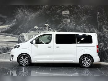 Used Toyota PROACE CITY Verso 2022 for sale - 79540448: Photo