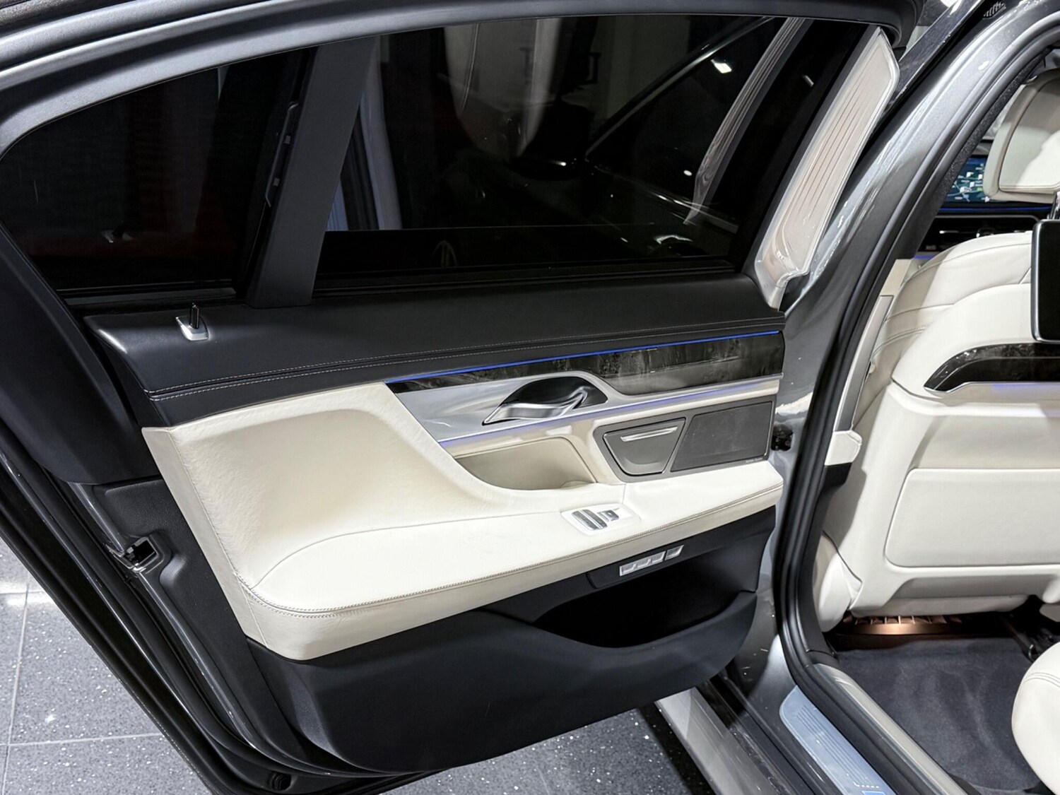 Used BMW 7 Series for sale - 77908543: Photo 11