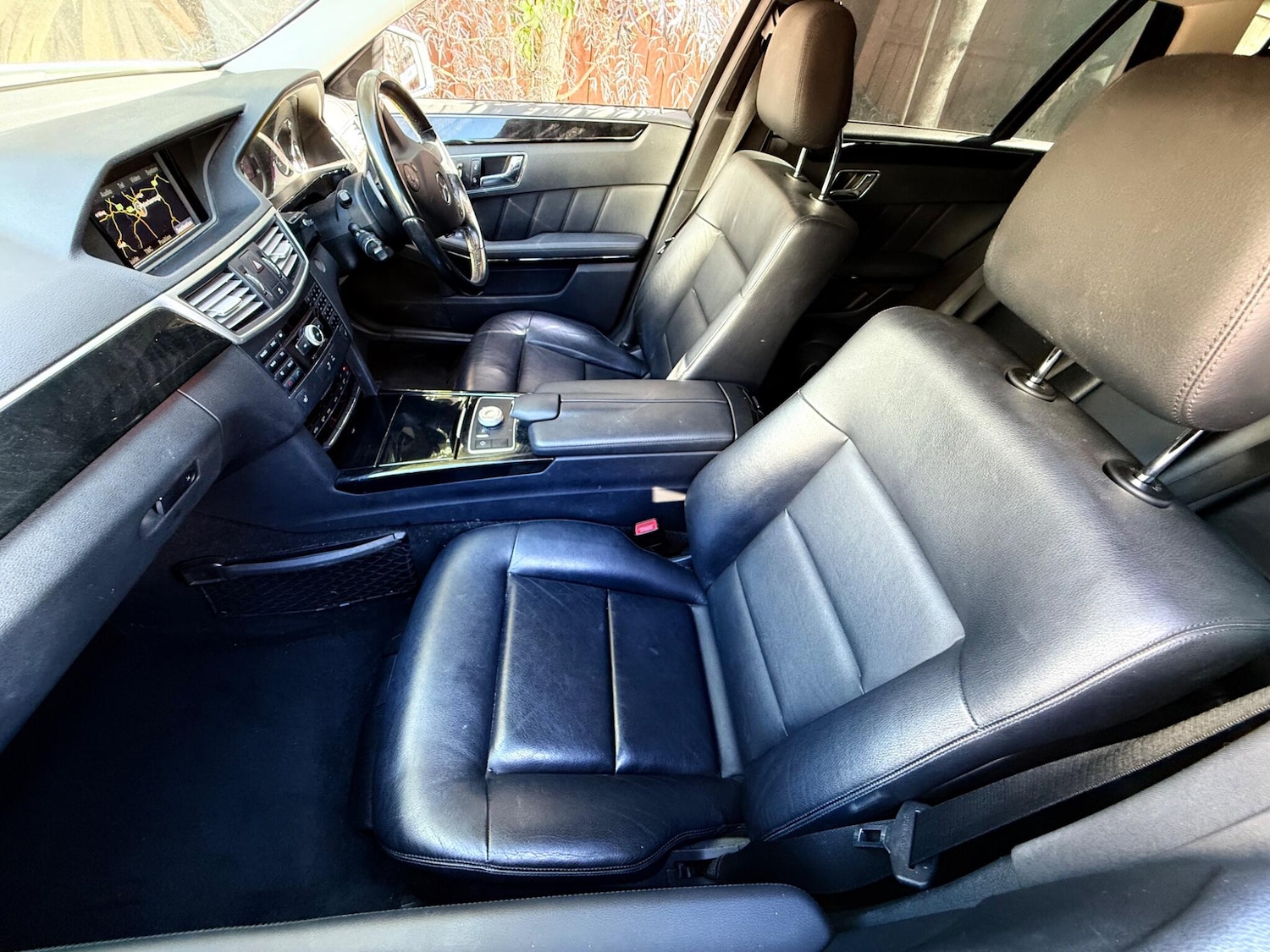 Used Mercedes-Benz E-Class 2010 for sale - 76073029: Photo 2