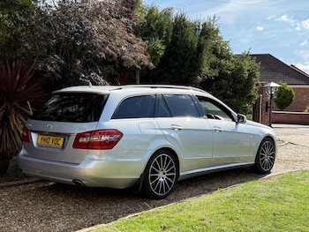 Used Mercedes-Benz E-Class 2010 for sale - 76073029: Photo