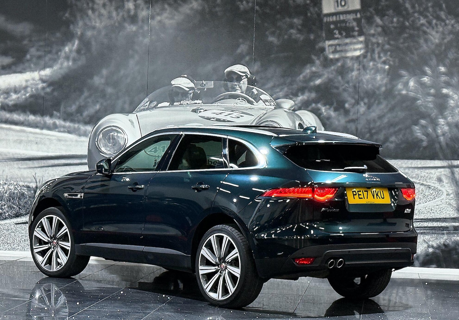 Used Jaguar F-Pace 2017 for sale - 77411344: Photo 3