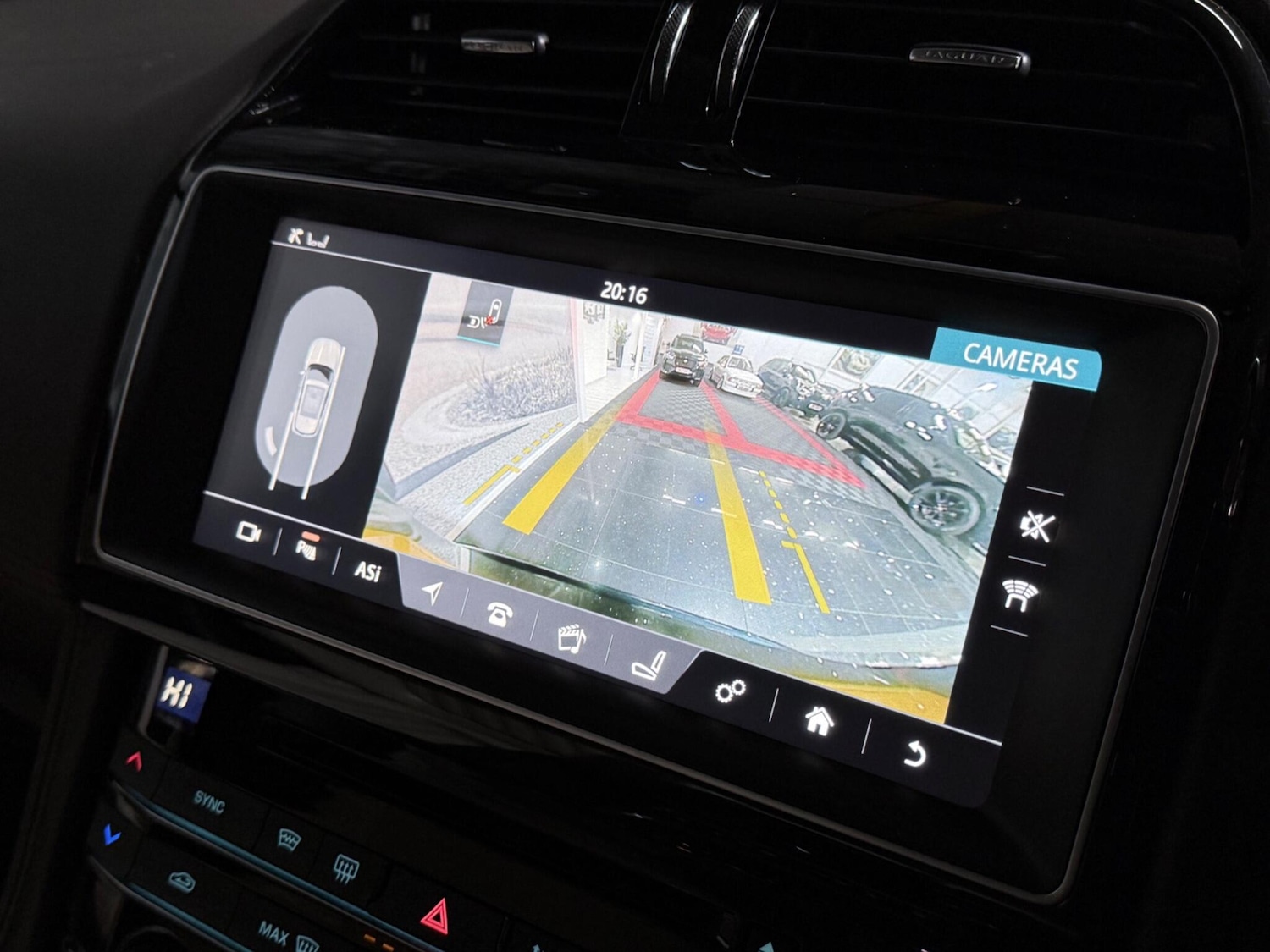 Used Jaguar F-Pace 2017 for sale - 77411344: Photo 32