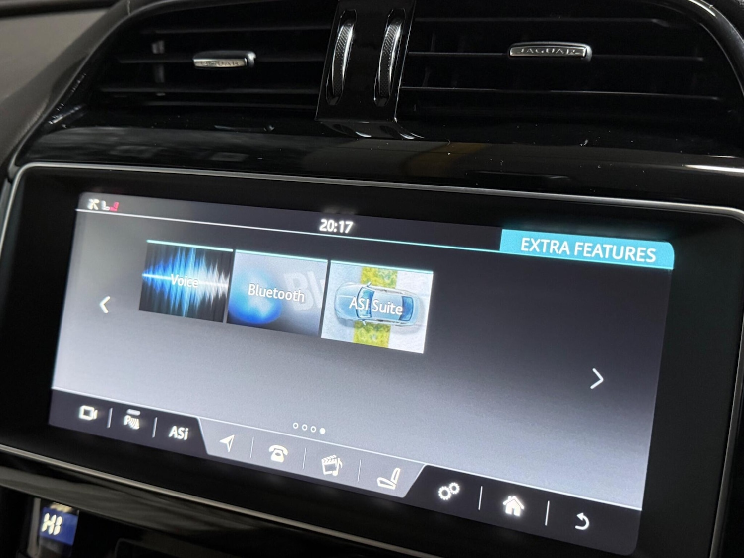 Used Jaguar F-Pace 2017 for sale - 77411344: Photo 40