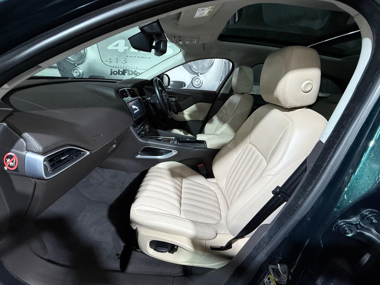 Used Jaguar F-Pace 2017 for sale - 77411344: Photo 6