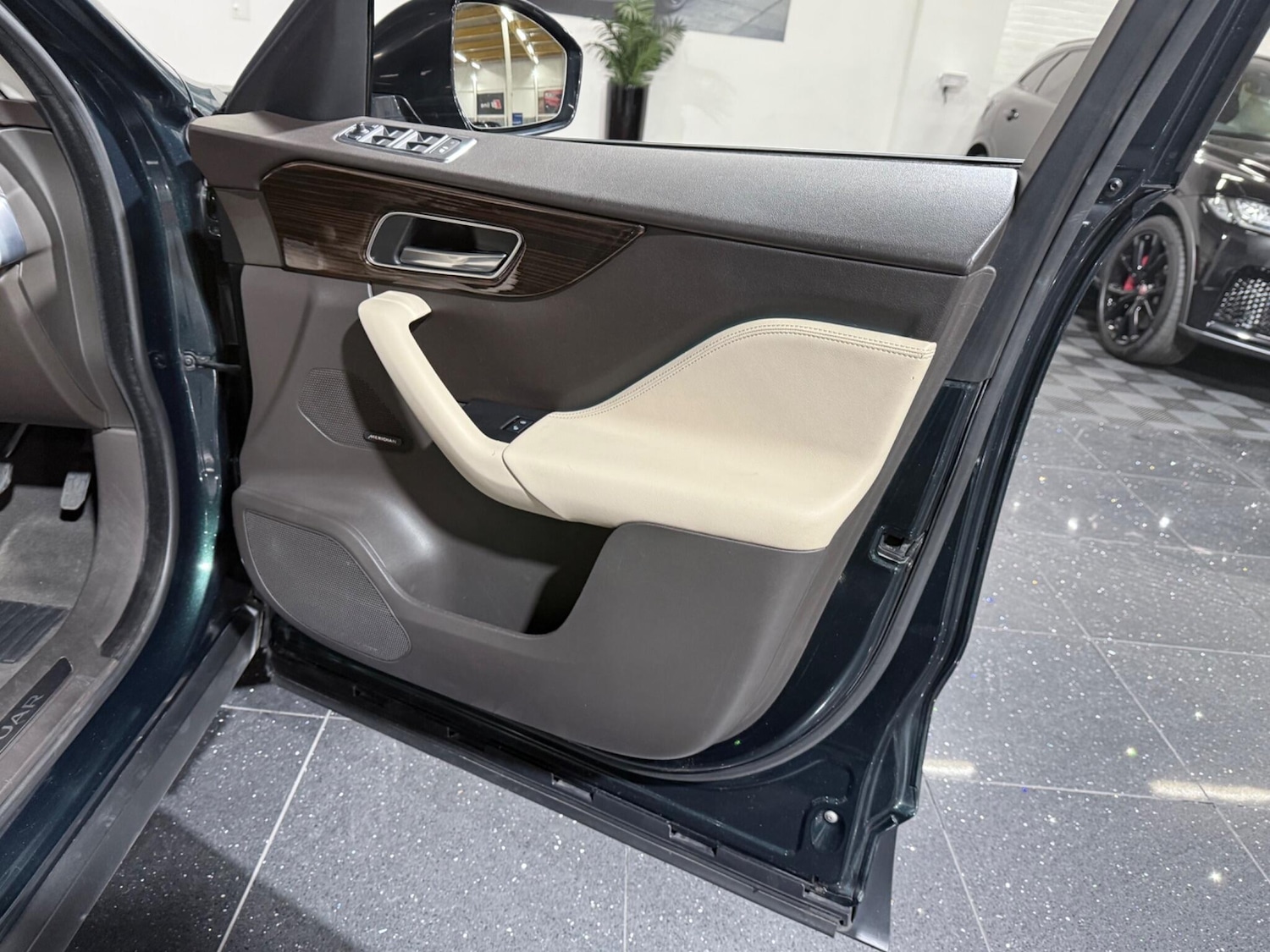 Used Jaguar F-Pace 2017 for sale - 77411344: Photo 61