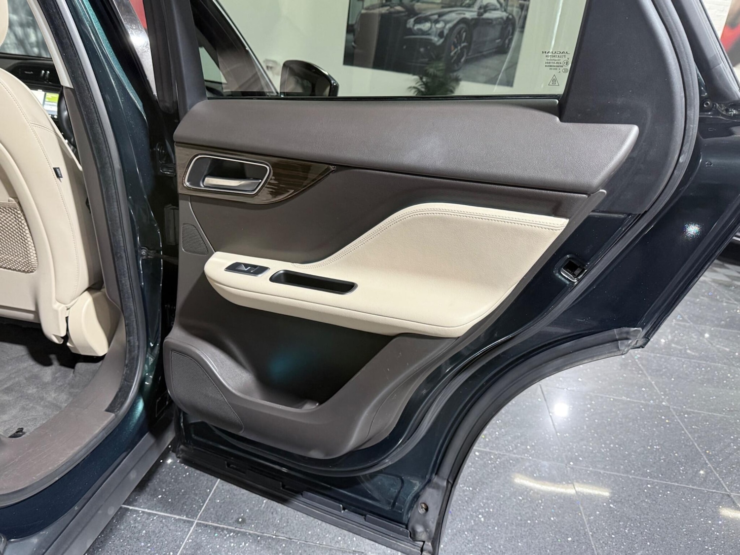 Used Jaguar F-Pace 2017 for sale - 77411344: Photo 63