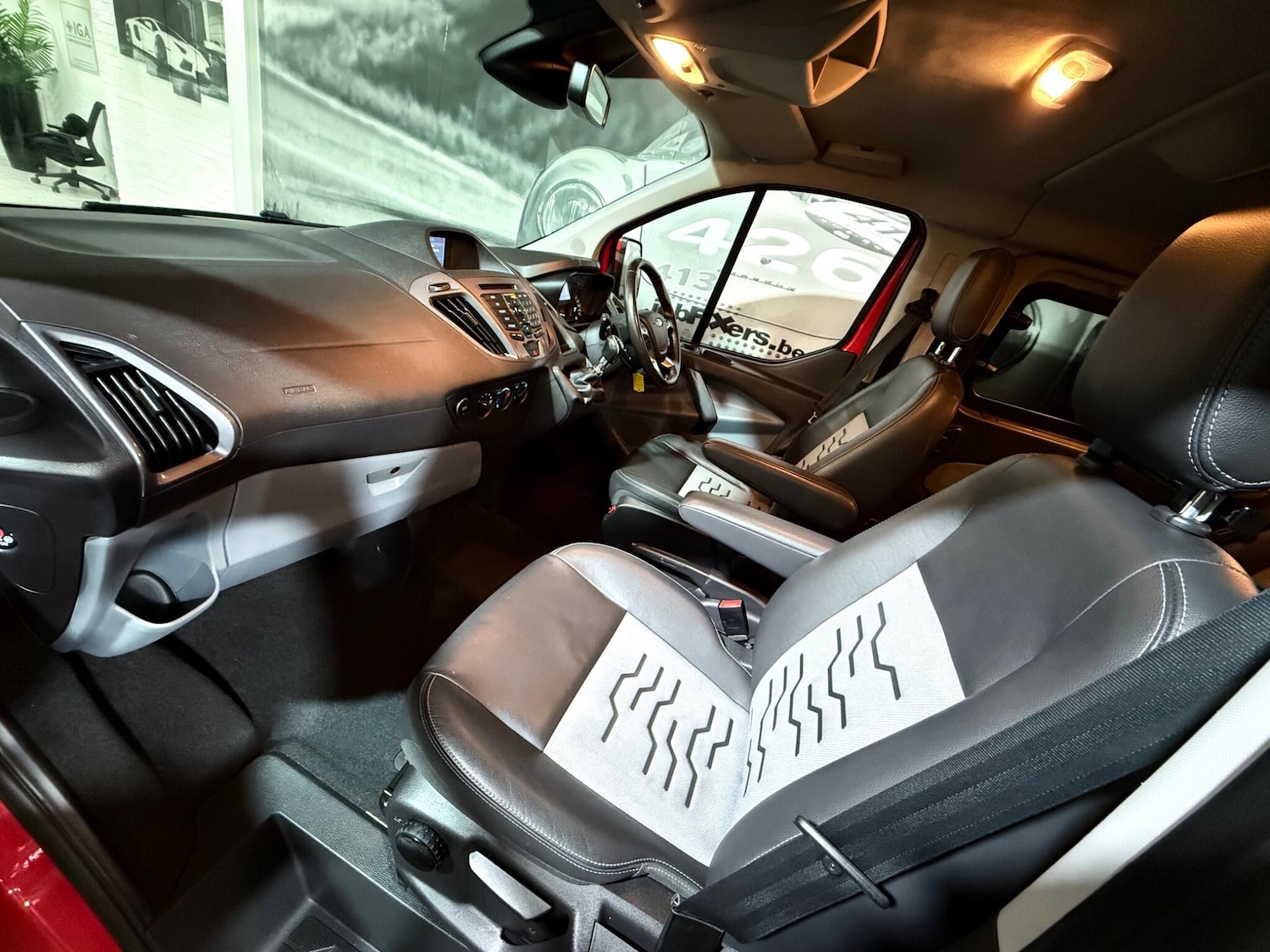 Used Ford Tourneo Custom 2017 for sale - 76752667: Photo 2