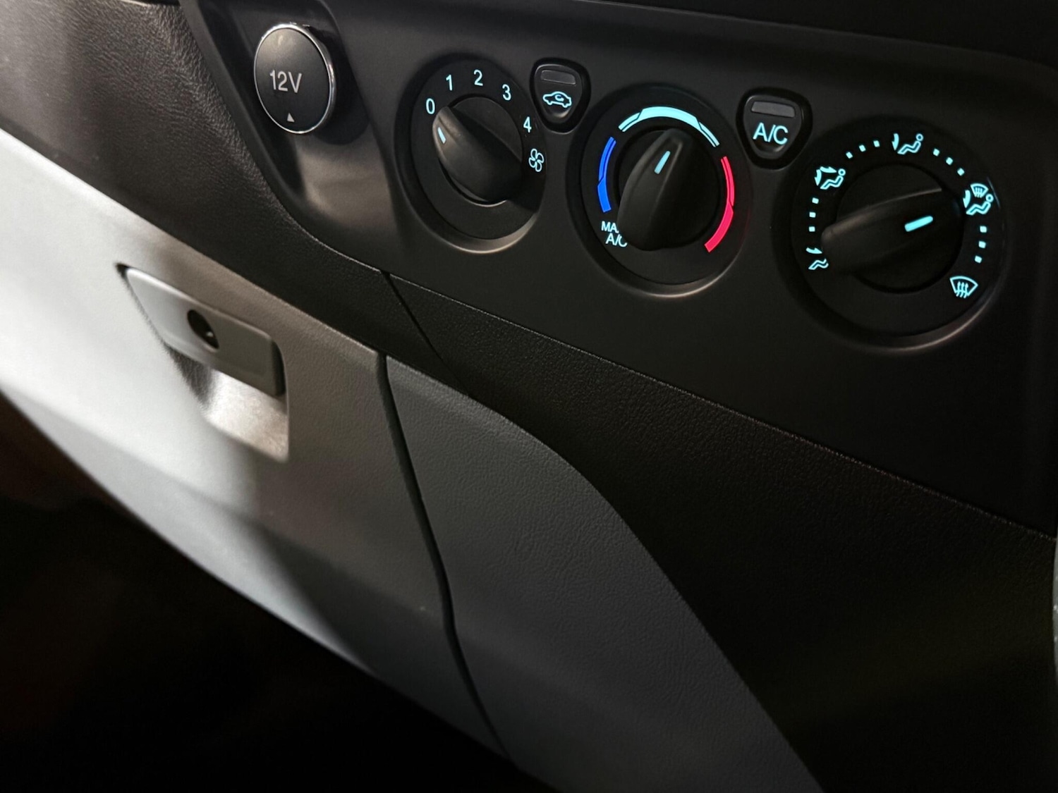 Used Ford Tourneo Custom 2017 for sale - 76752667: Photo 24