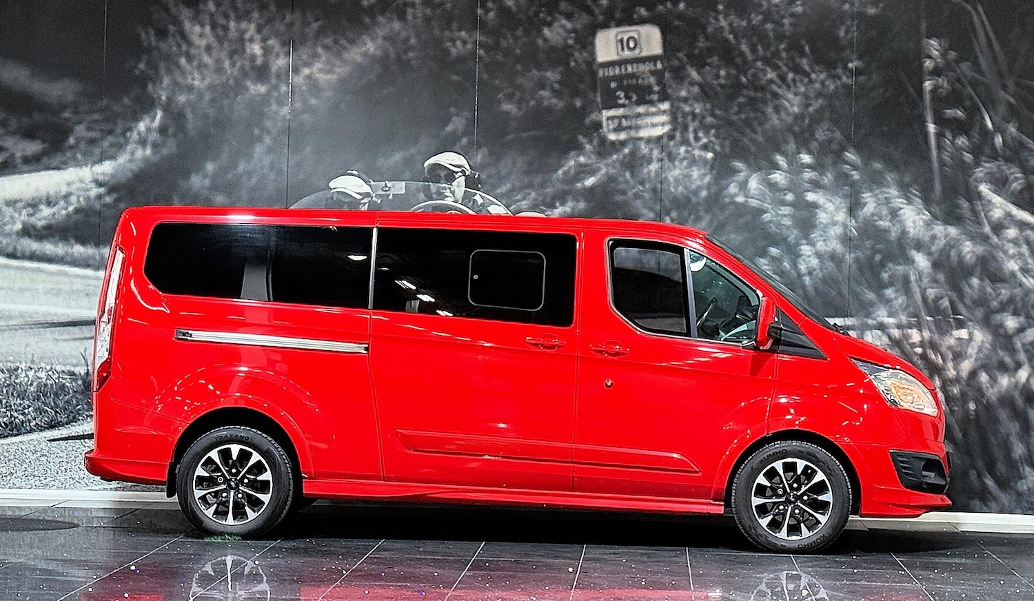 Used Ford Tourneo Custom 2017 for sale - 76752667: Photo 5