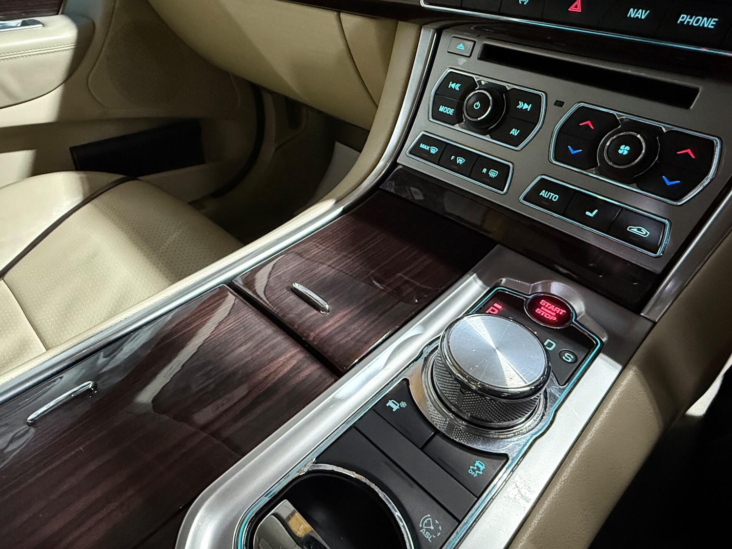 Used Jaguar XF 2015 for sale - 77586586: Photo 38