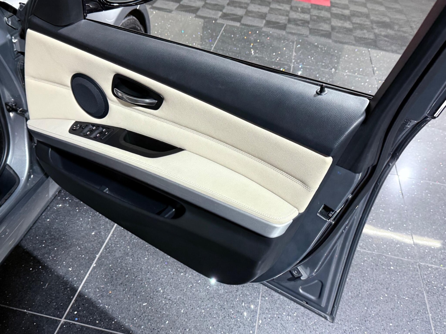 Used BMW 3 Series 2009 for sale - 77040477: Photo 51