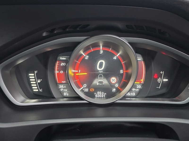 Used Volvo V40 2016 for sale - 77403393: Photo 25