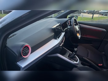 Used SEAT Arona 2025 for sale - 76835349: Photo