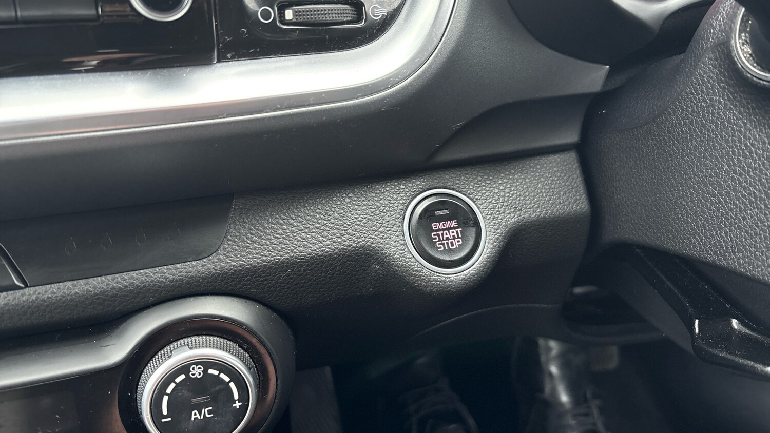 Used Kia Stonic 2020 for sale - 77567613: Photo 30