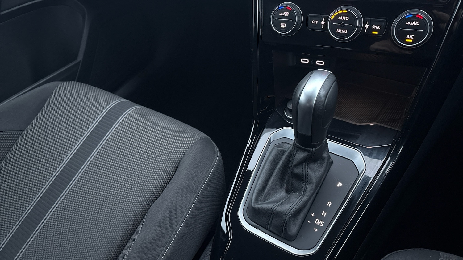 Used Volkswagen T-Roc 2021 for sale - 77085158: Photo 13