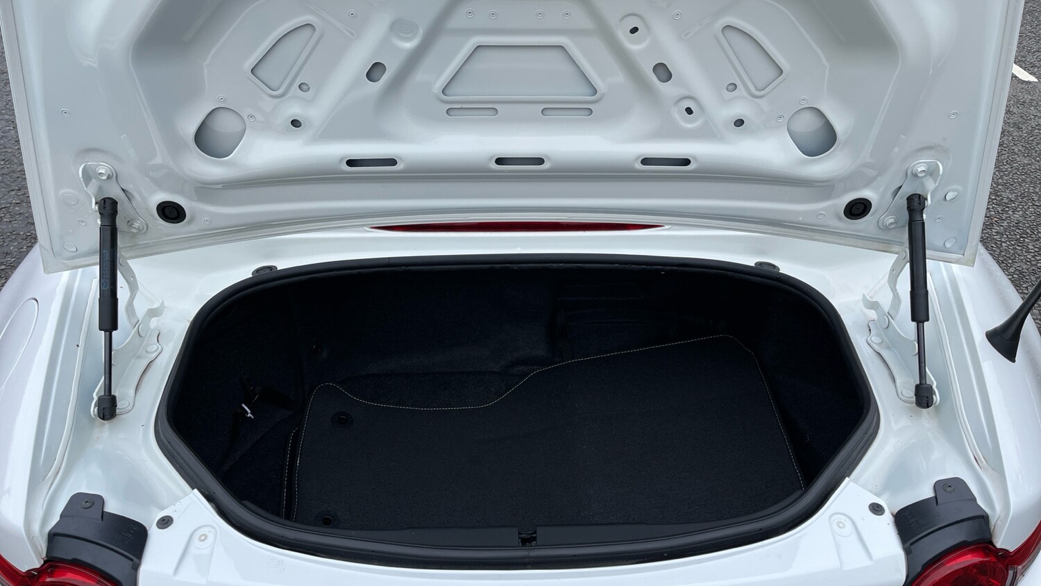 Used Mazda MX-5 2018 for sale - 76101264: Photo 4