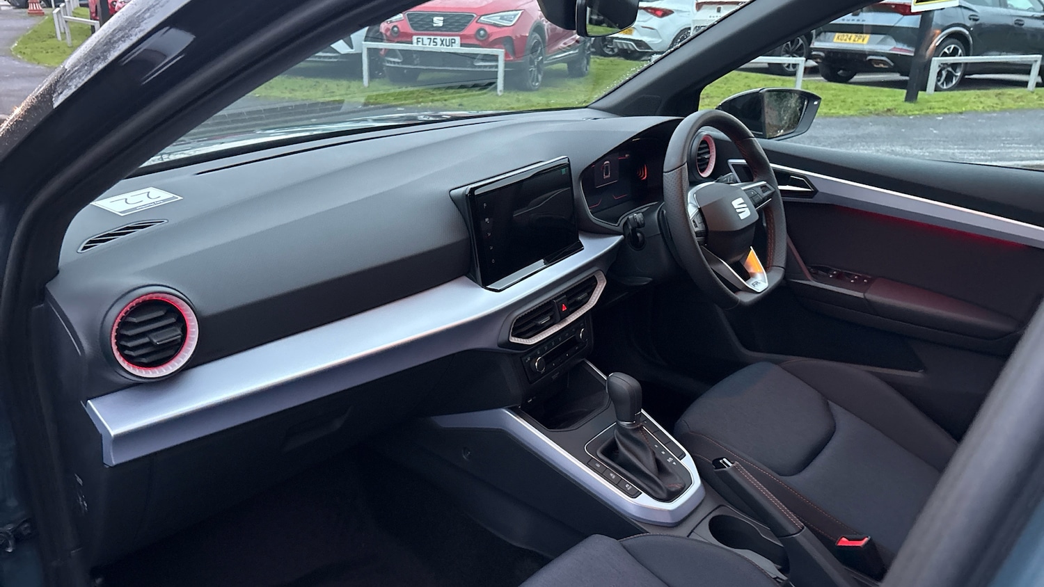 Used SEAT Arona 2025 for sale - 76835361: Photo 2