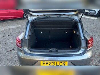 Used Renault Clio 2023 for sale - 76734334: Photo