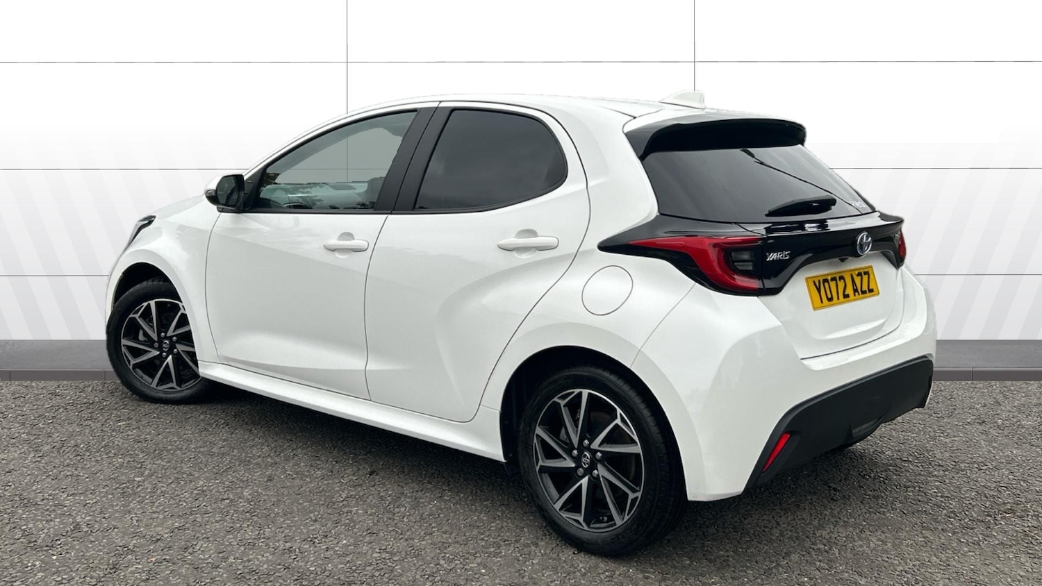 Used Toyota Yaris 2023 for sale - 76311279: Photo 2