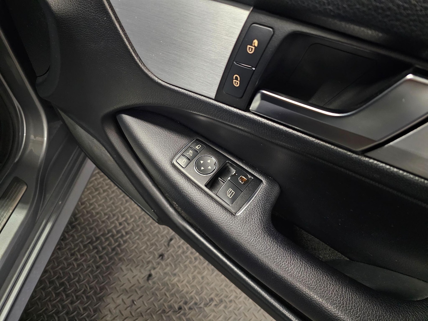 Used Mercedes-Benz C Class 2011 for sale - 76315013: Photo 31