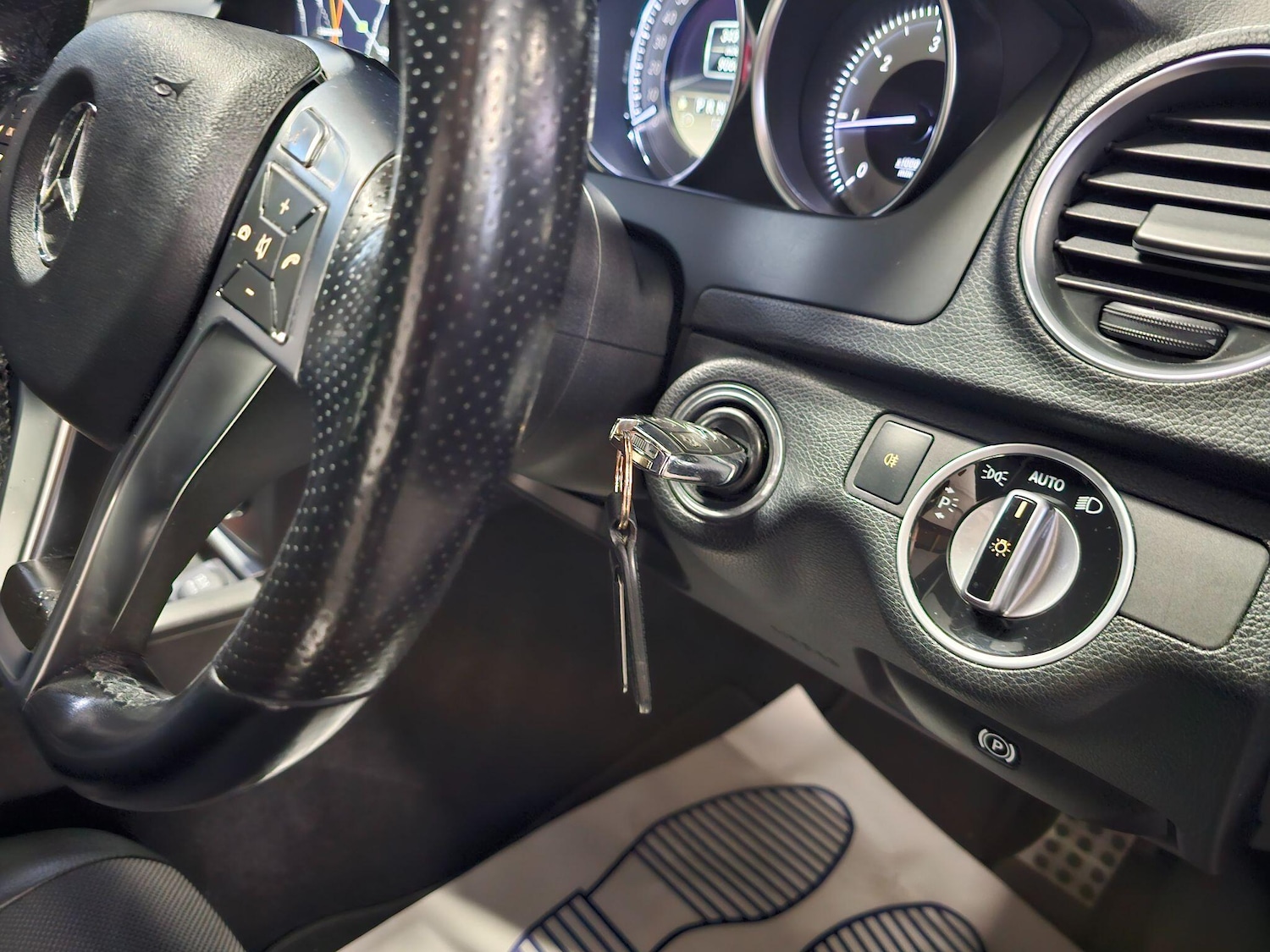 Used Mercedes-Benz C Class 2011 for sale - 76315013: Photo 56