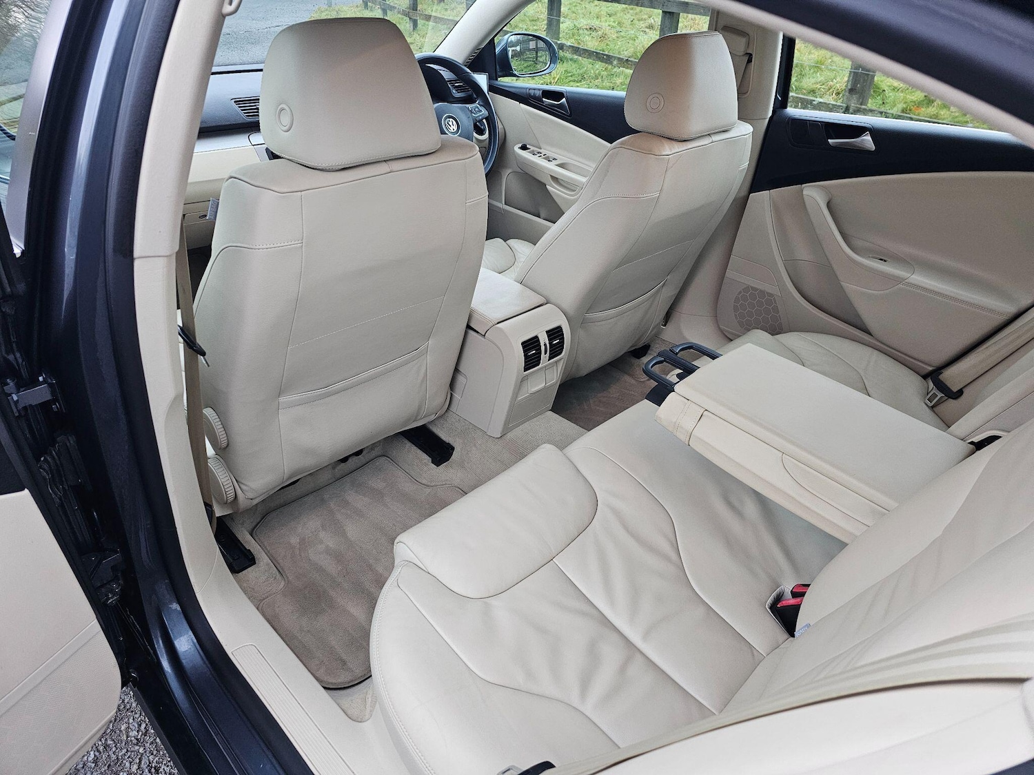 Used Volkswagen Passat 2010 for sale - 77255223: Photo 27