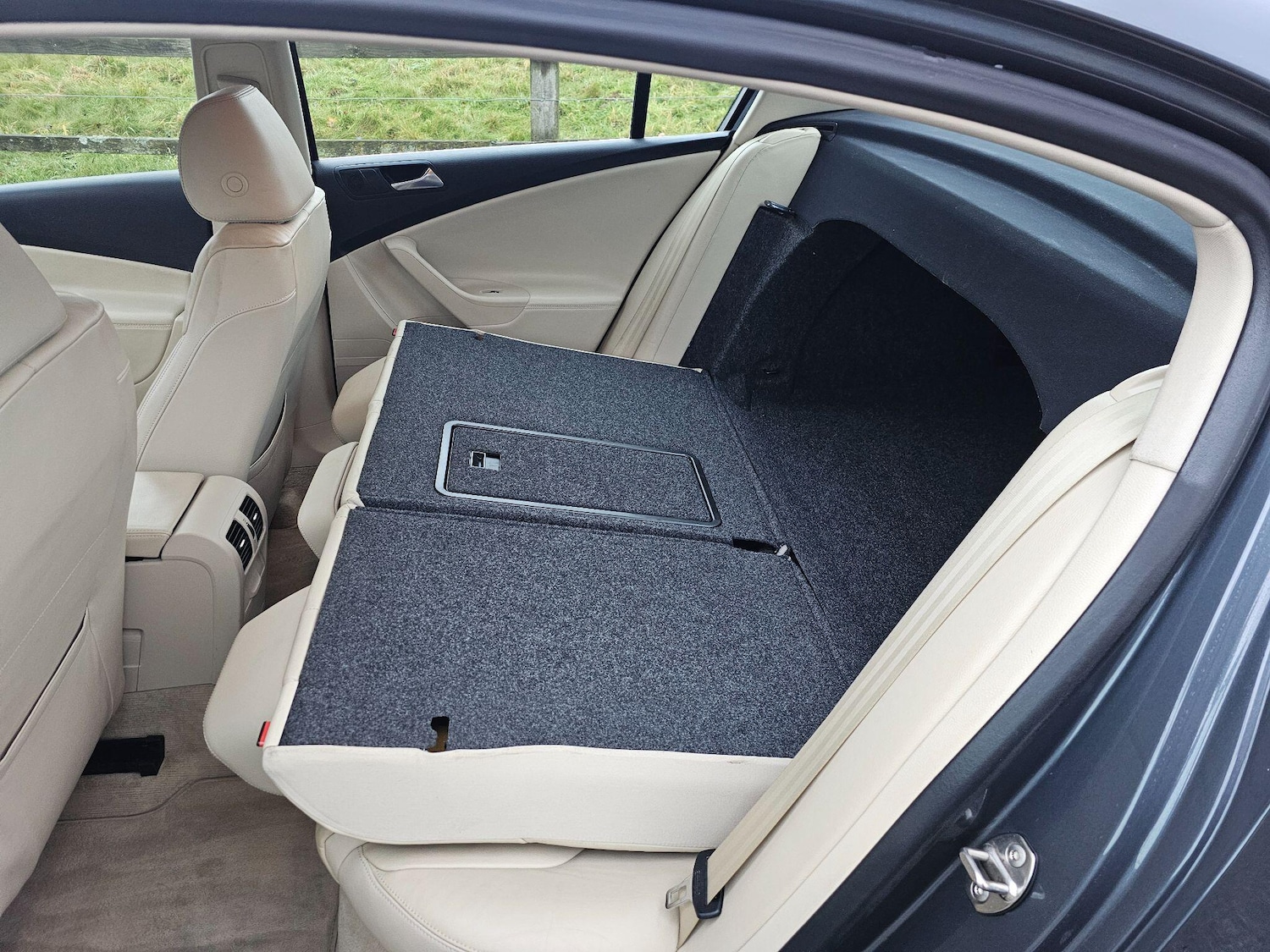 Used Volkswagen Passat 2010 for sale - 77255223: Photo 28