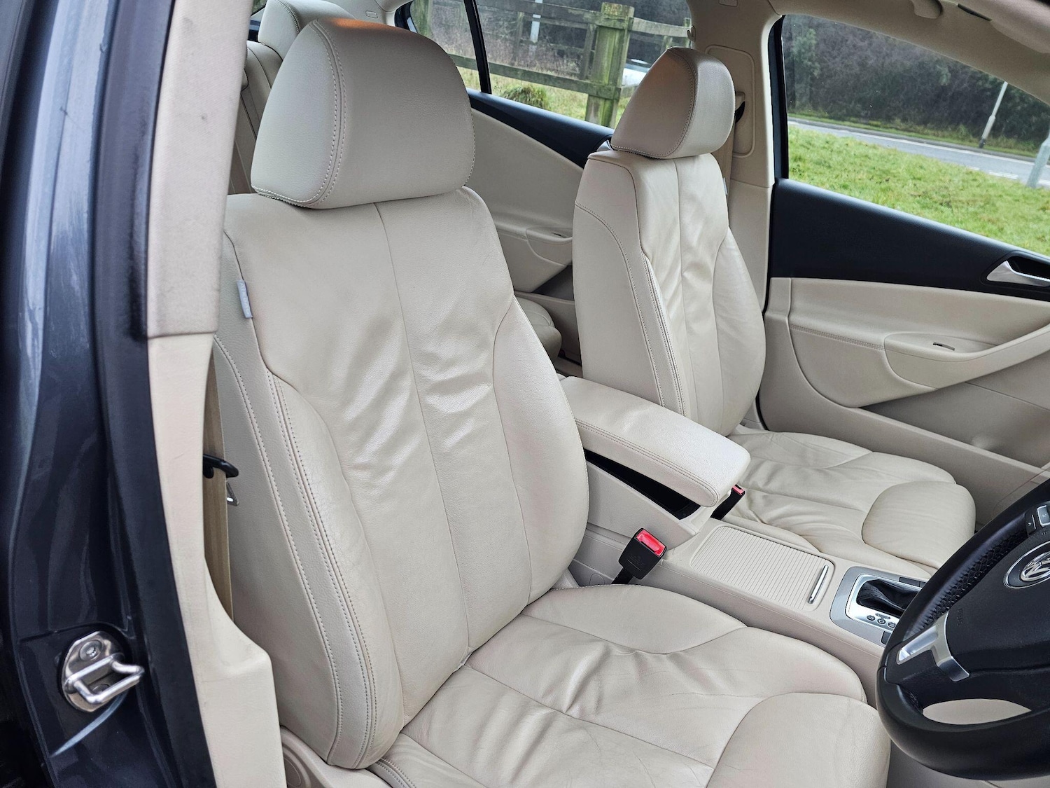 Used Volkswagen Passat 2010 for sale - 77255223: Photo 40