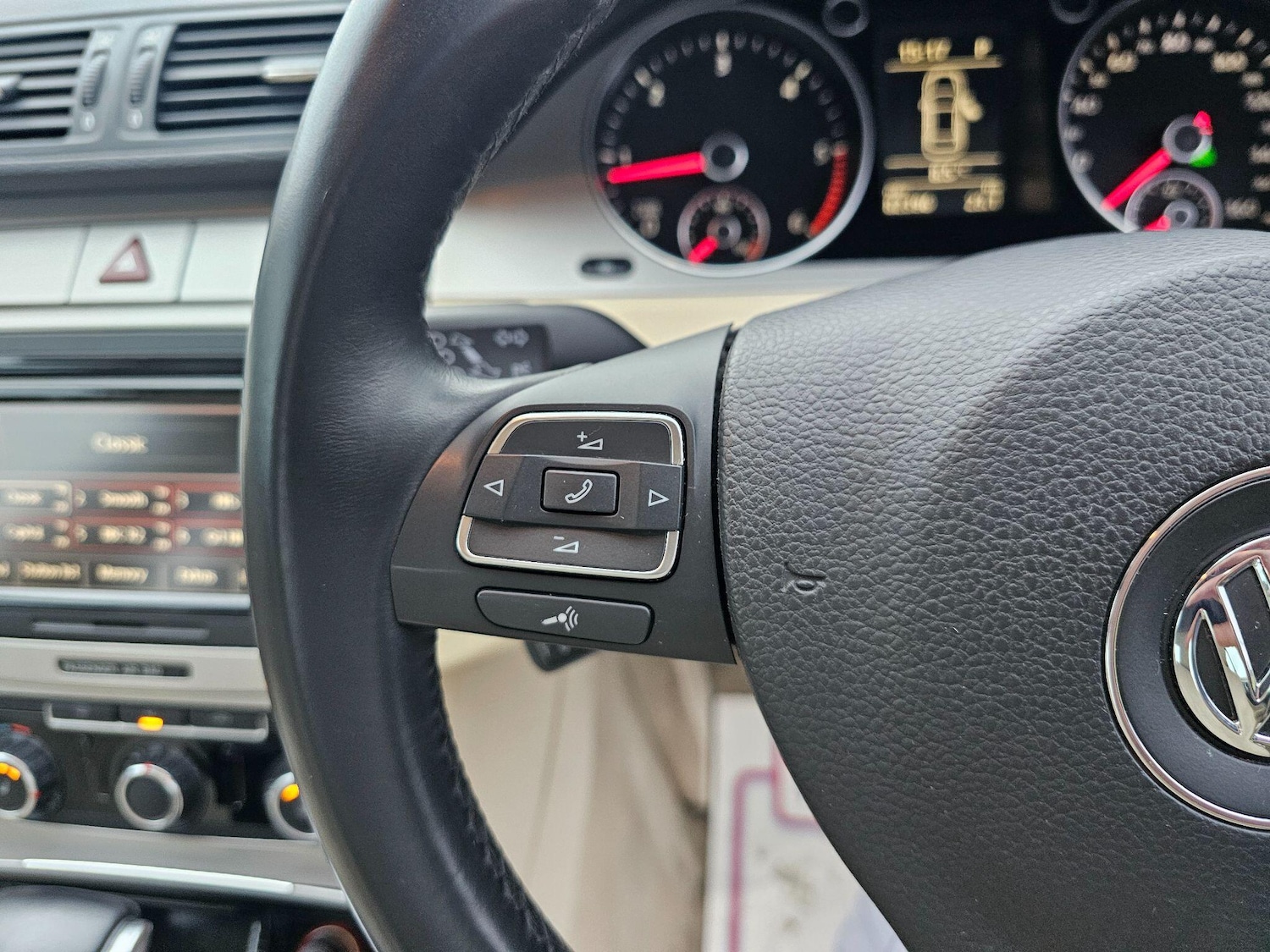 Used Volkswagen Passat 2010 for sale - 77255223: Photo 59