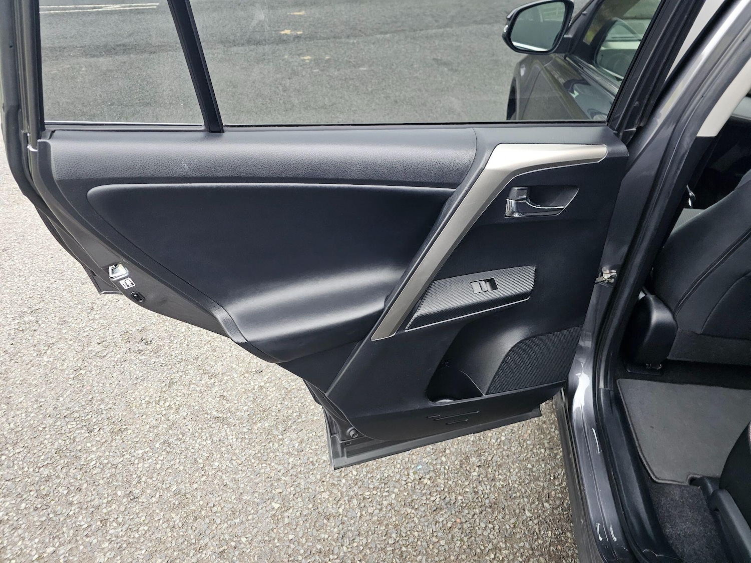 Used Toyota RAV4 2015 for sale - 77376495: Photo 25