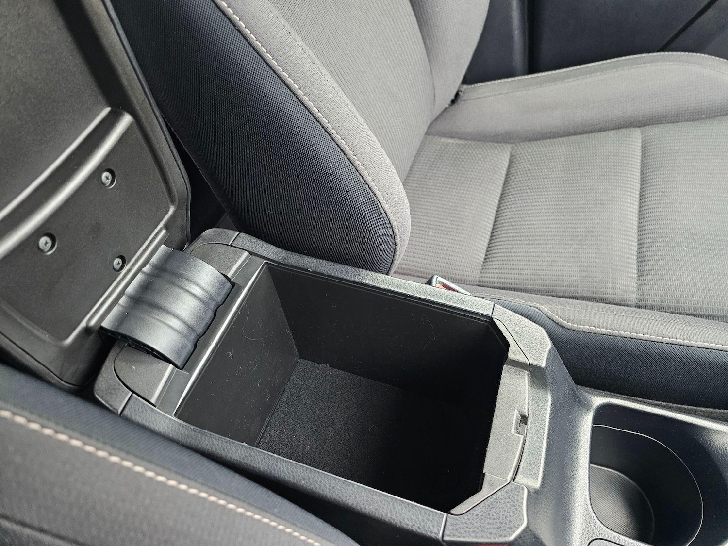 Used Toyota RAV4 2015 for sale - 77376495: Photo 50