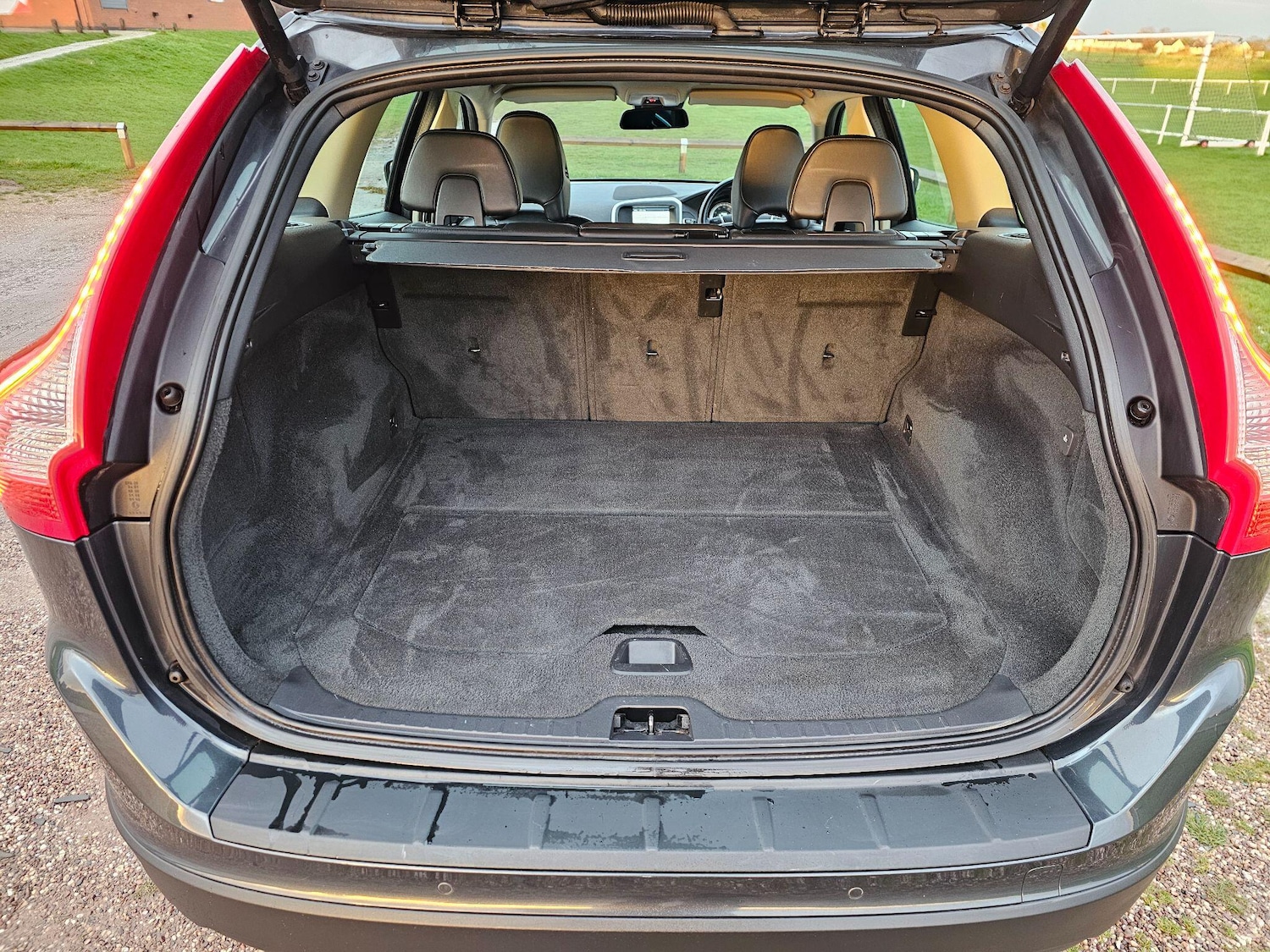 Used Volvo XC60 2011 for sale - 76832362: Photo 19