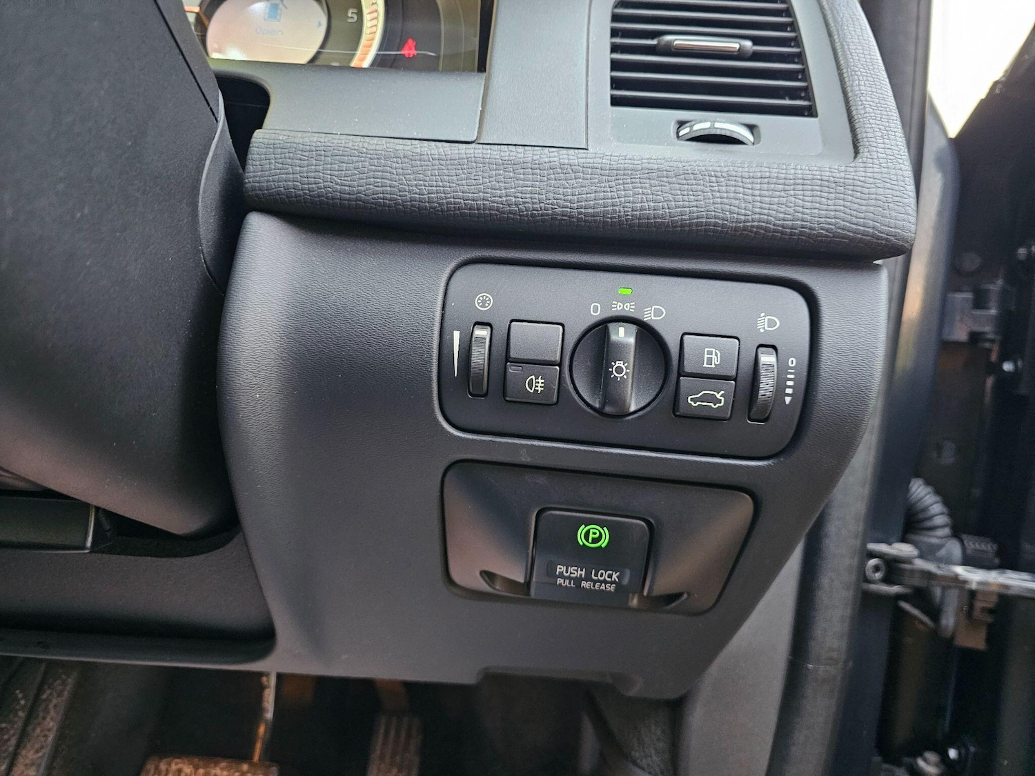 Used Volvo XC60 2011 for sale - 76832362: Photo 47