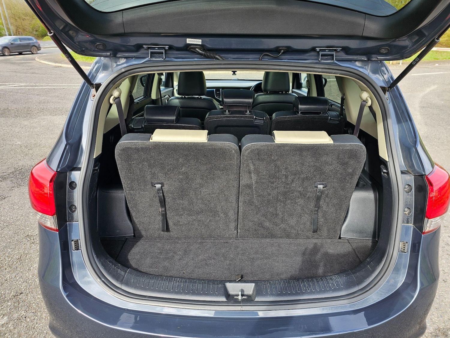 Used Kia Carens for sale - 78127601: Photo 13