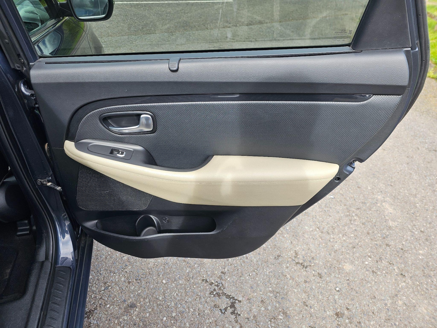 Used Kia Carens for sale - 78127601: Photo 16