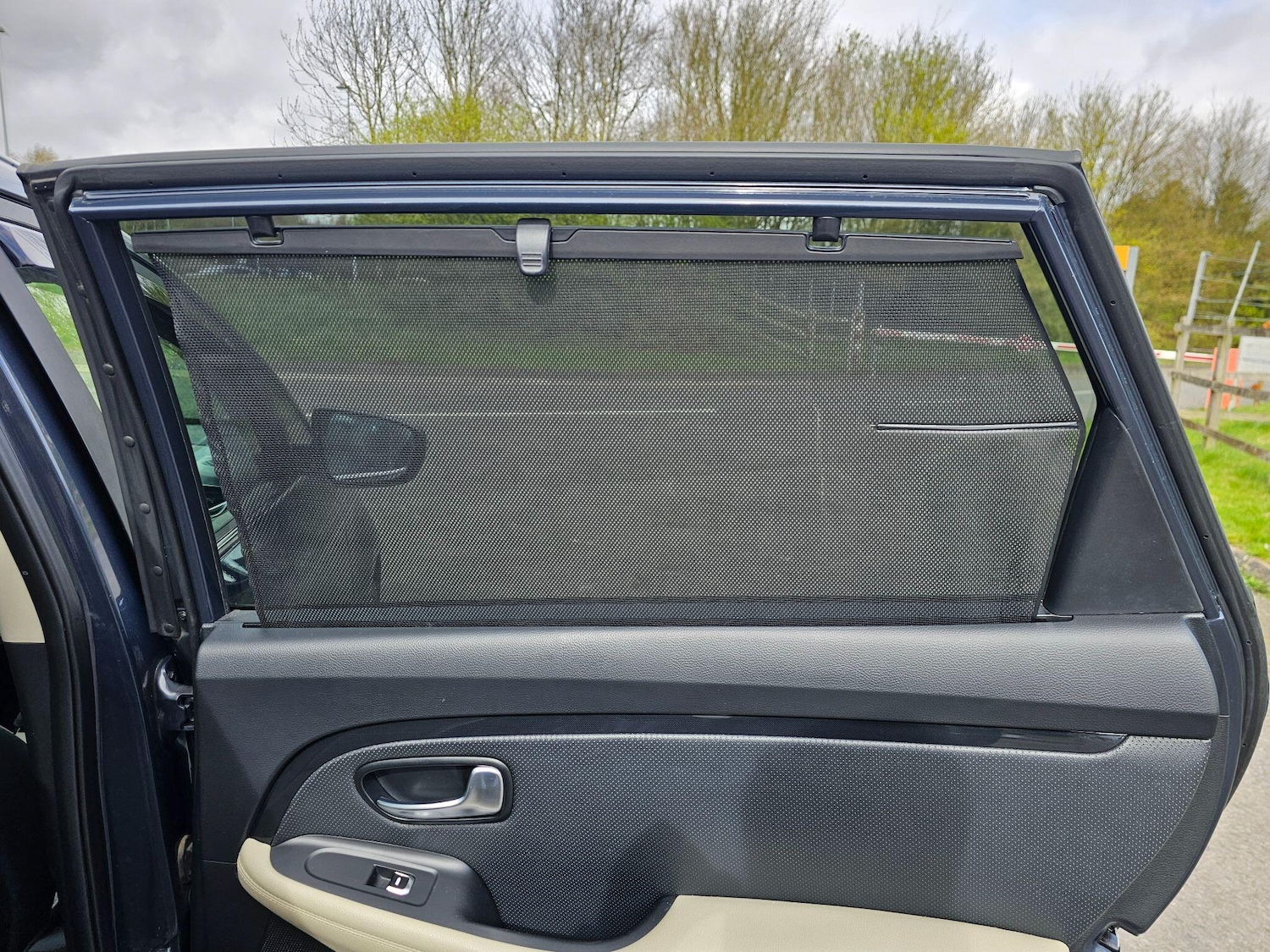 Used Kia Carens for sale - 78127601: Photo 17