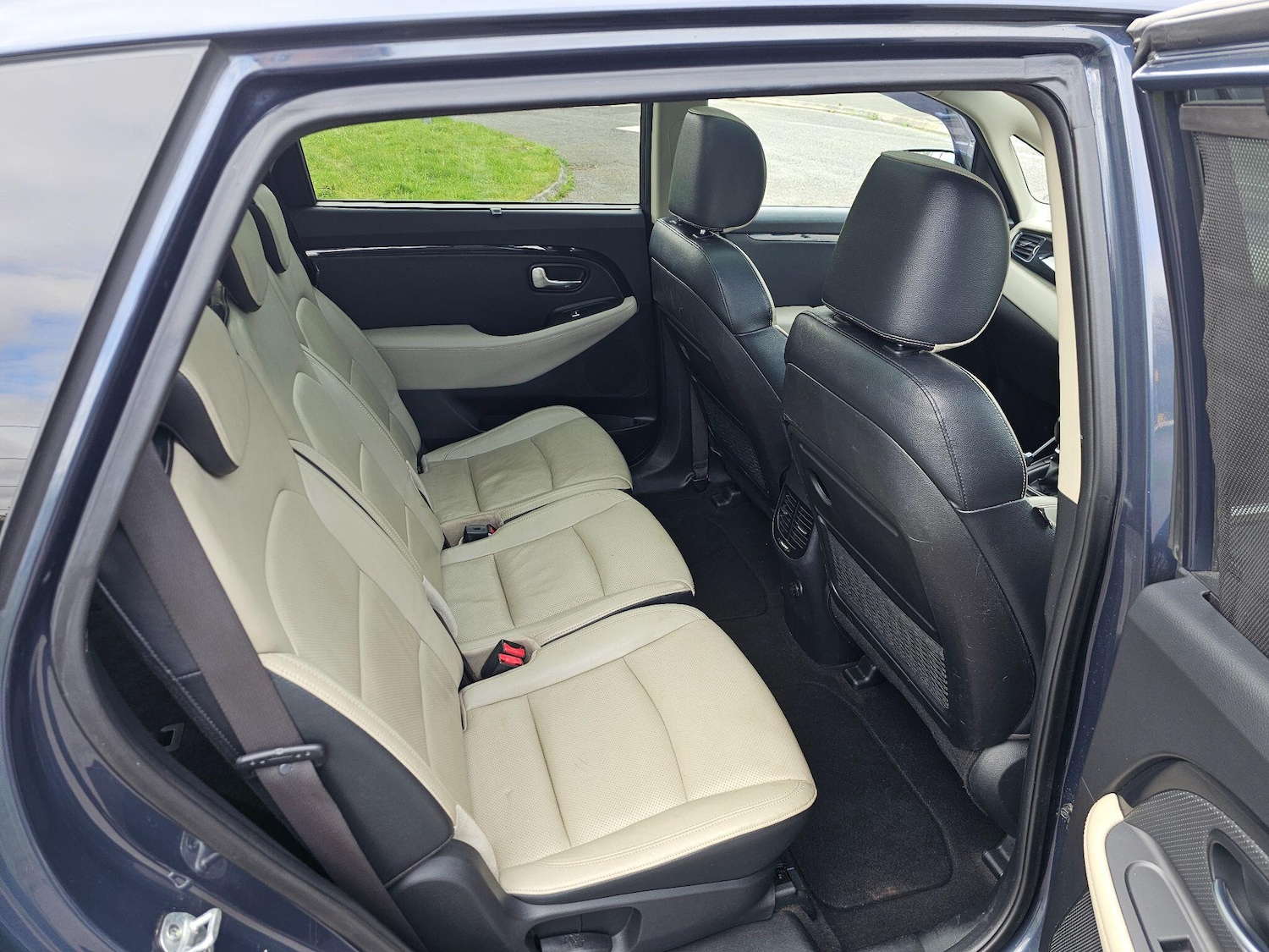 Used Kia Carens for sale - 78127601: Photo 18