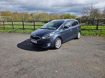 Used Kia Carens 2015 for sale - 78127601: Photo