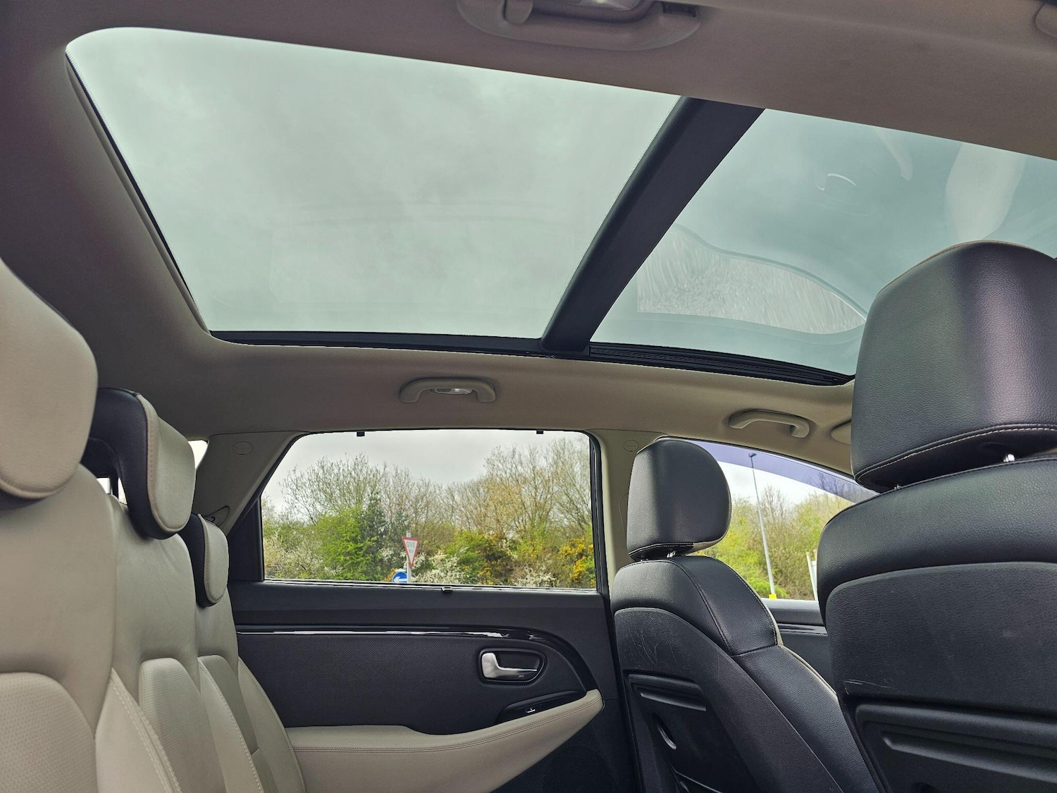 Used Kia Carens for sale - 78127601: Photo 25