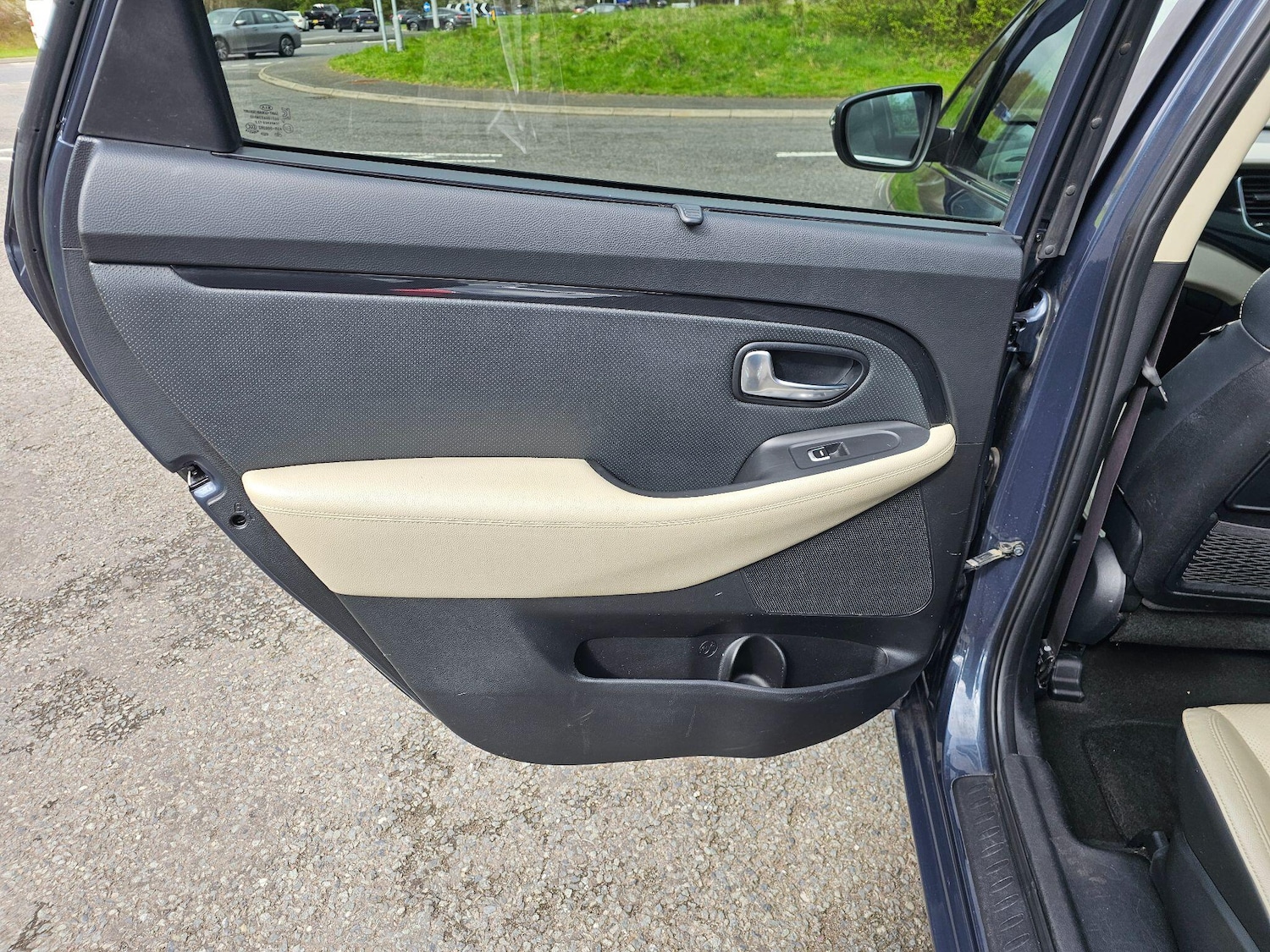 Used Kia Carens for sale - 78127601: Photo 26