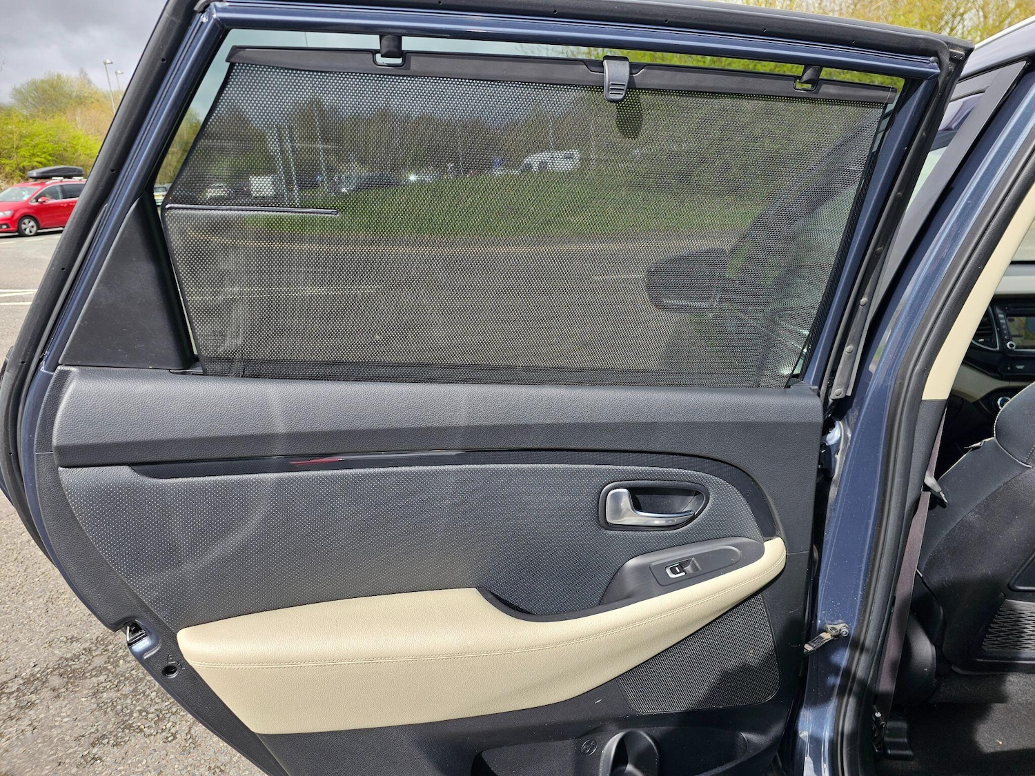 Used Kia Carens for sale - 78127601: Photo 27