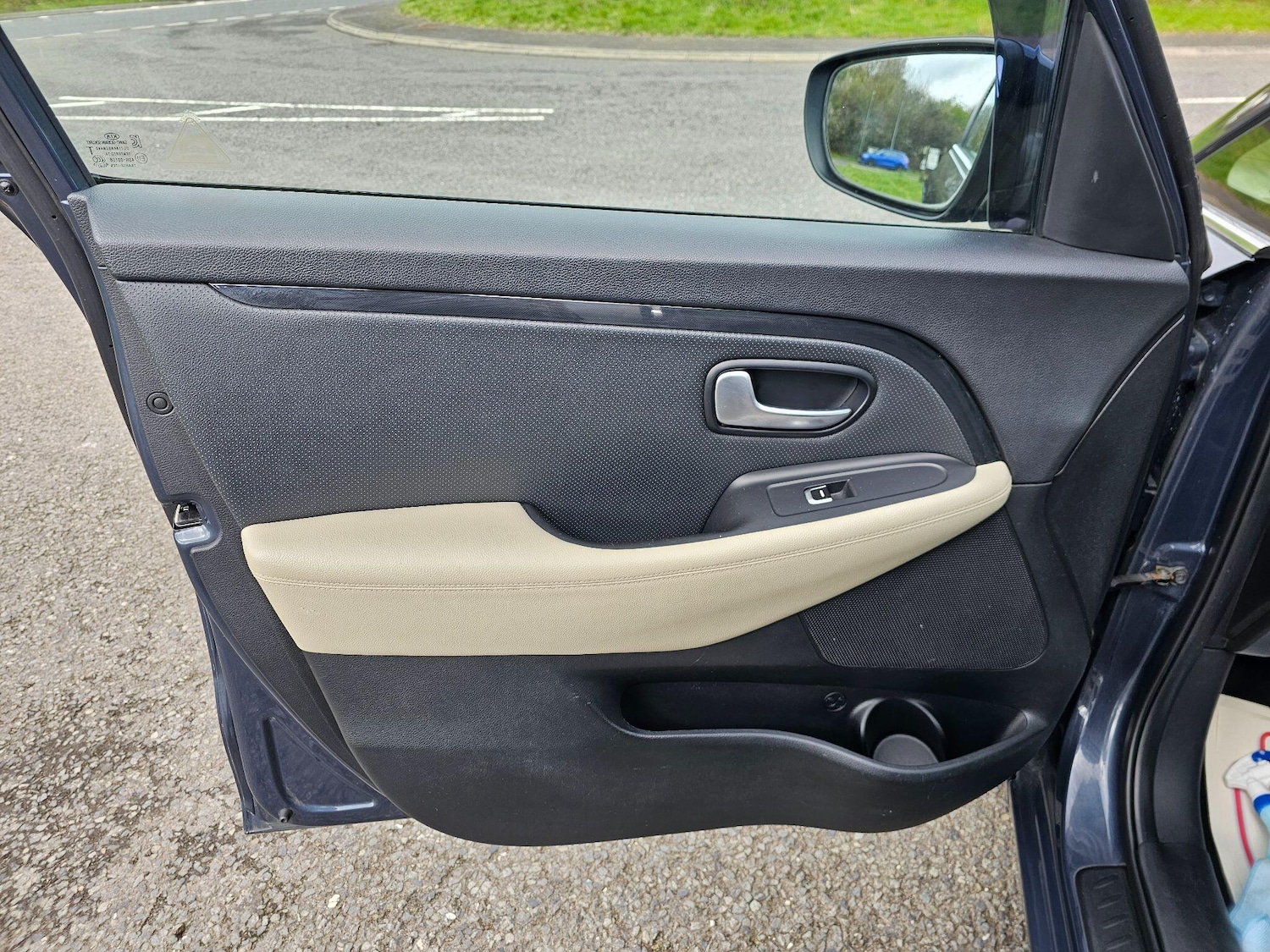 Used Kia Carens for sale - 78127601: Photo 32