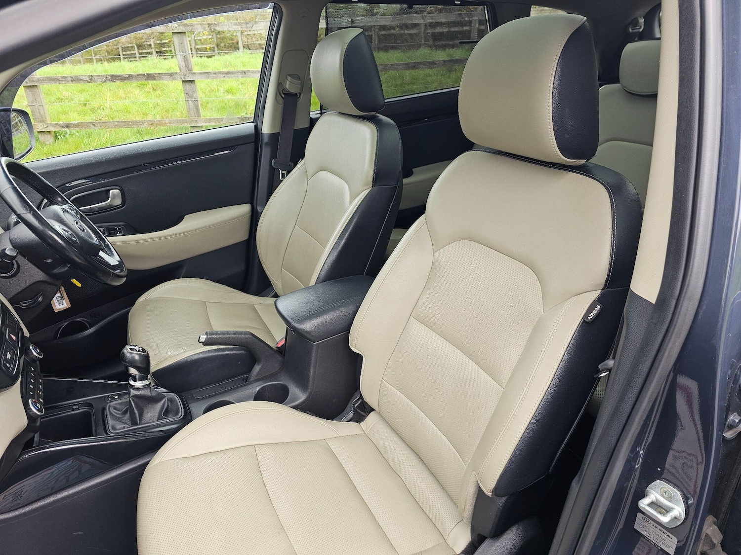 Used Kia Carens for sale - 78127601: Photo 34