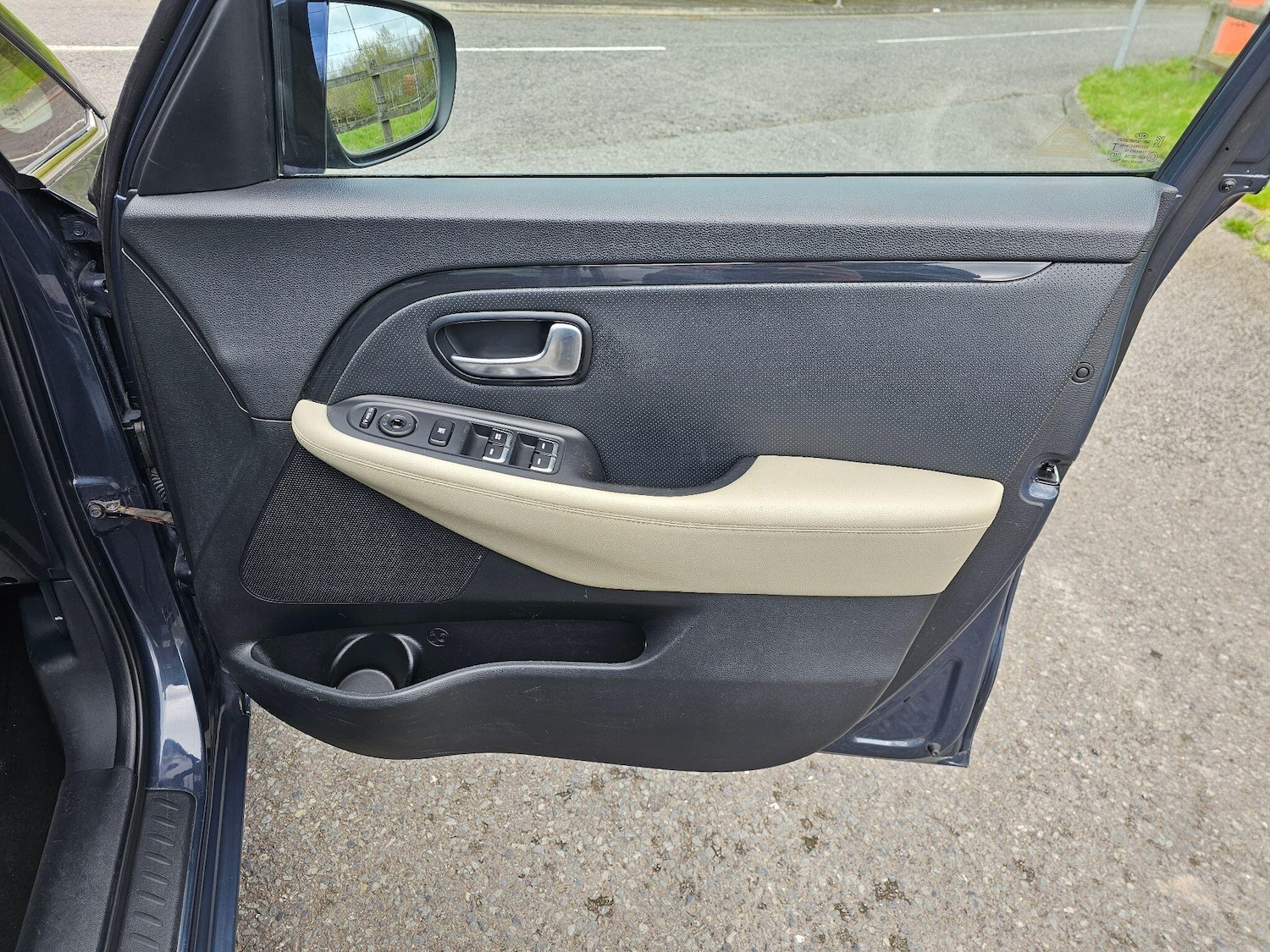 Used Kia Carens for sale - 78127601: Photo 37