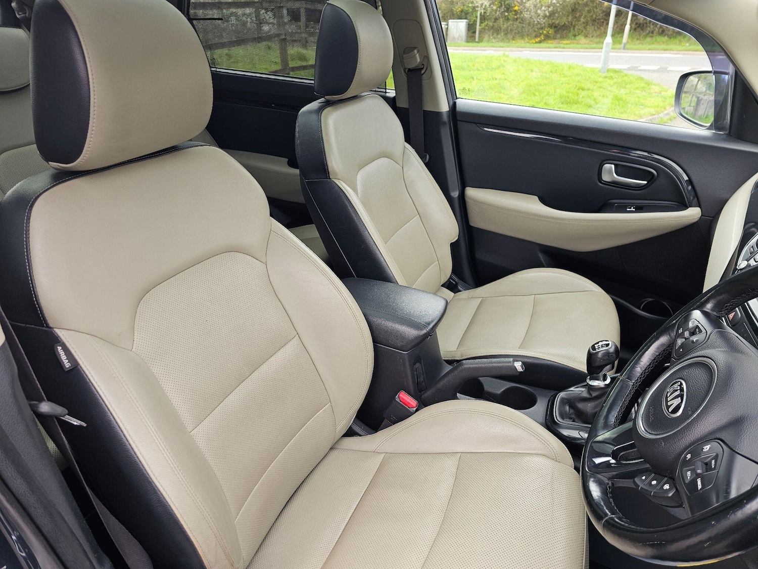 Used Kia Carens for sale - 78127601: Photo 41