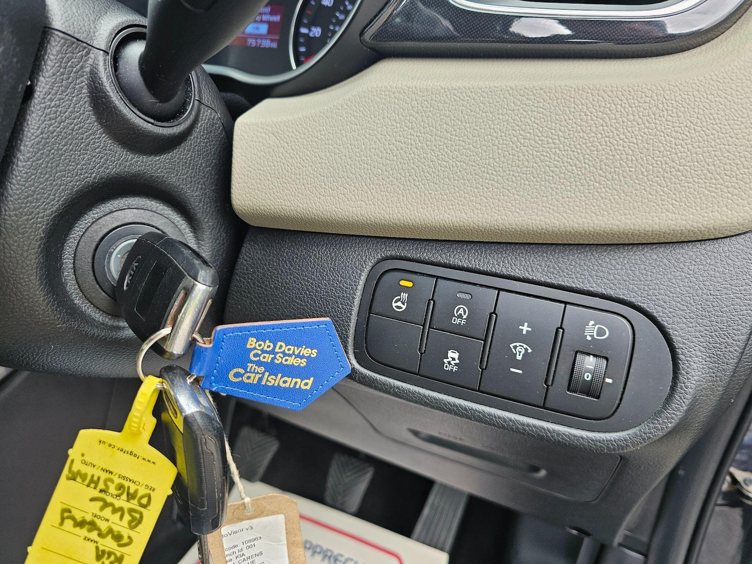 Used Kia Carens for sale - 78127601: Photo 42