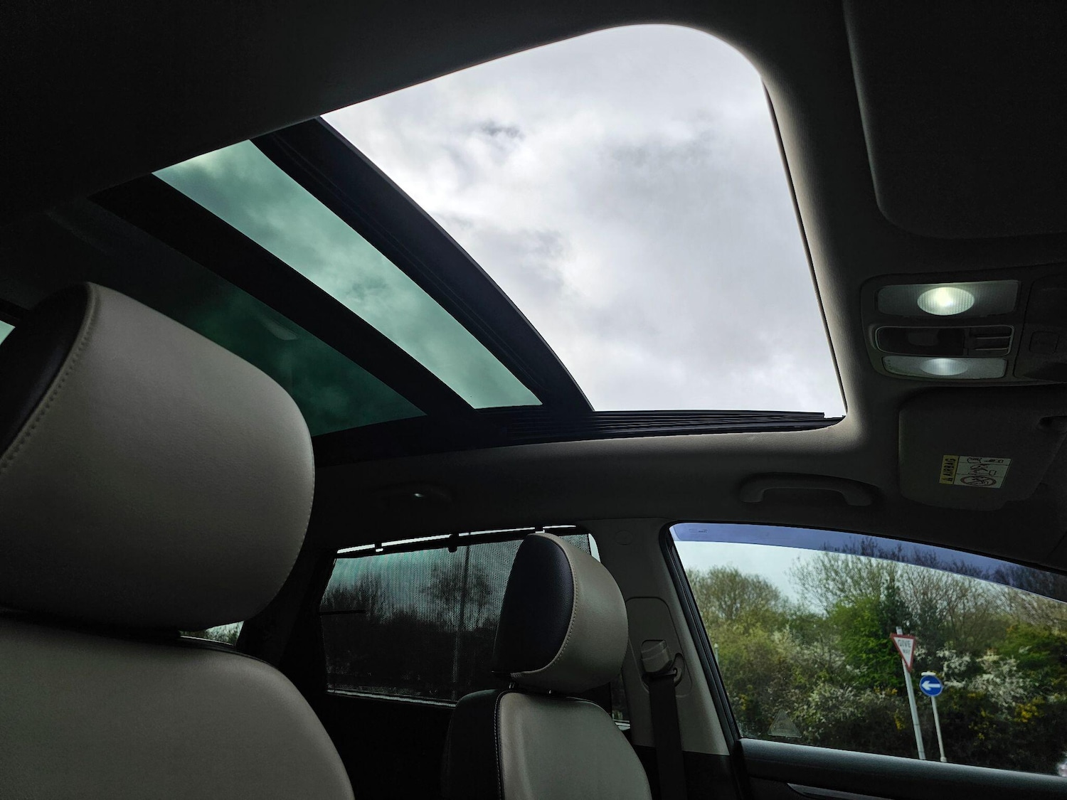 Used Kia Carens for sale - 78127601: Photo 44