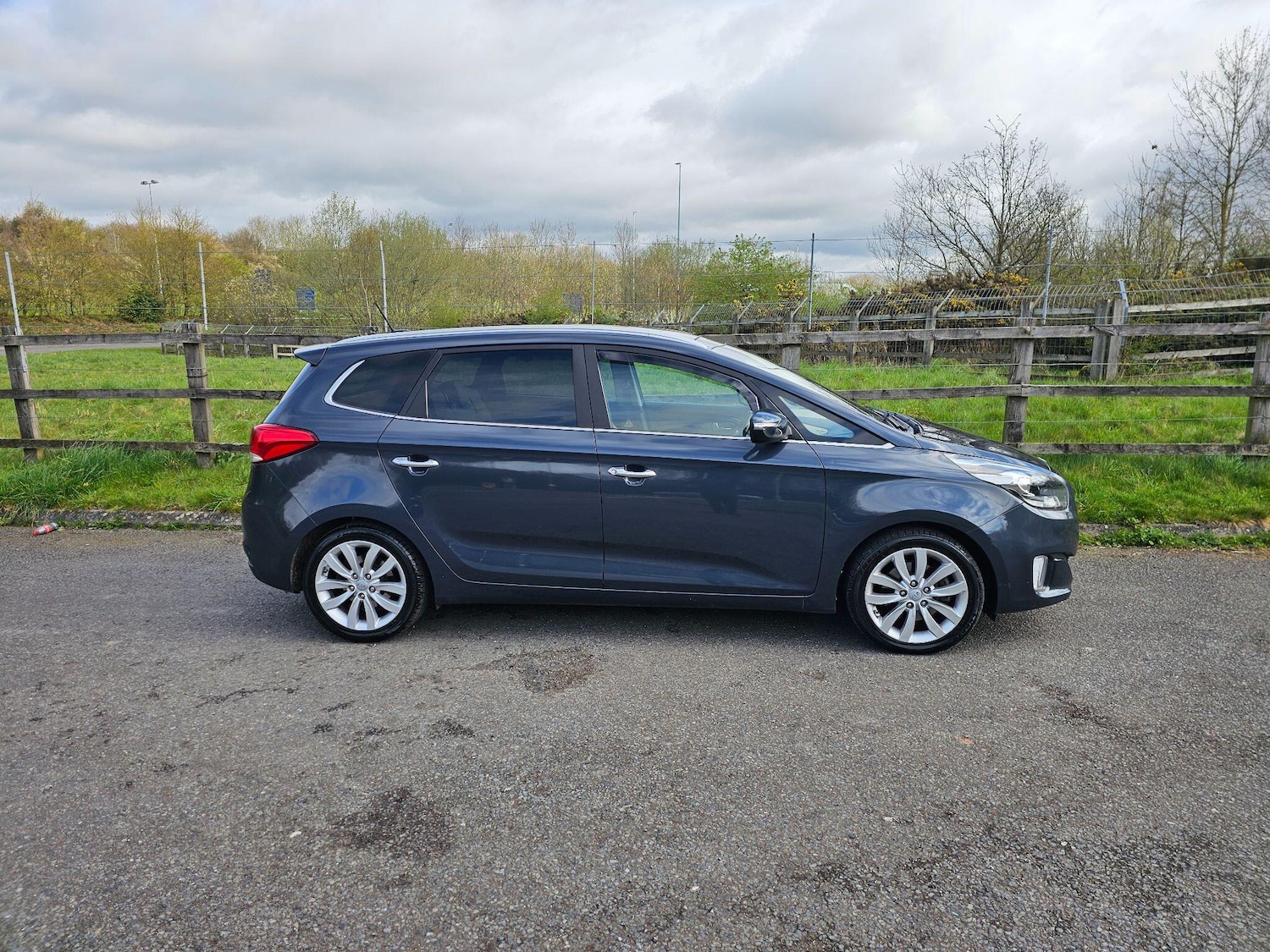 Used Kia Carens for sale - 78127601: Photo 5