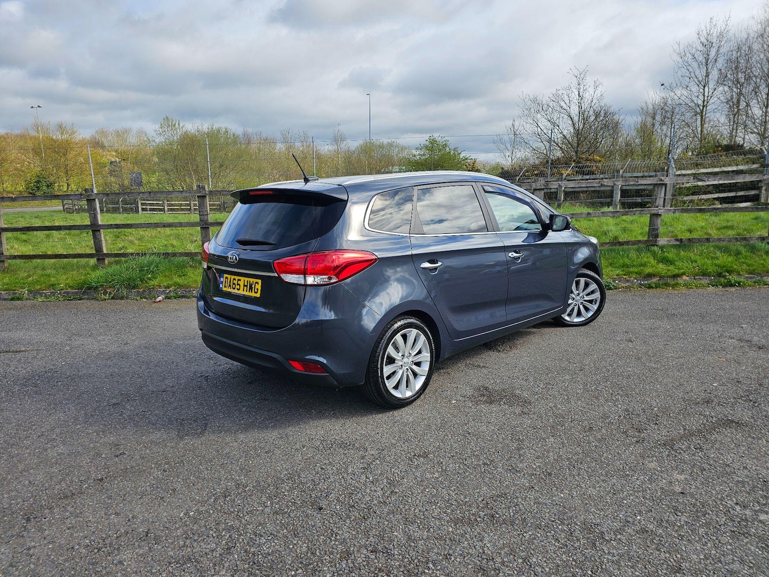 Used Kia Carens for sale - 78127601: Photo 6